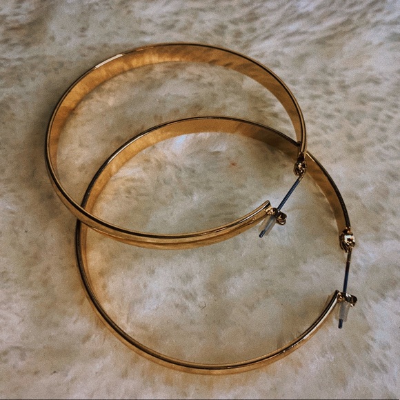 Gold hoop earrings - Picture 3 of 3